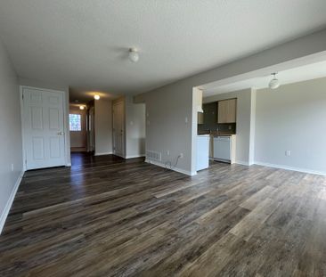 For Lease - 15 Coronation Parkway, Barrie, Ontario - Photo 4