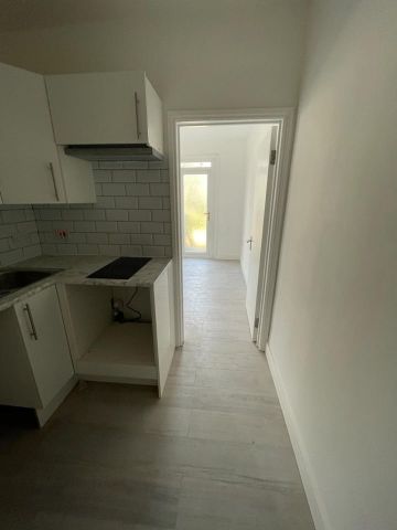 Studio Flat, Linthorpe Road, N16 - Photo 2