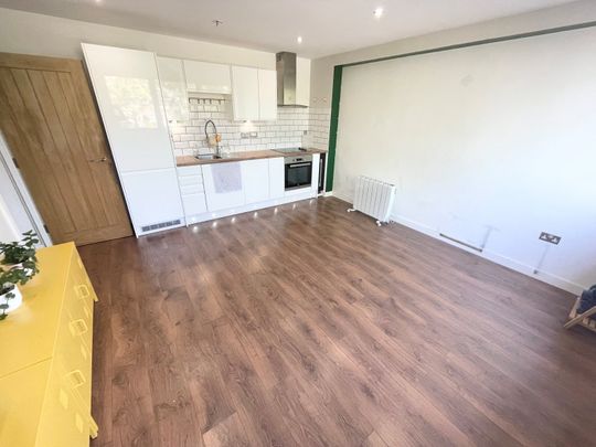 D B H House, Carlton Square, NG4, Nottingham - Photo 1