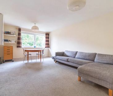 Pellipar Close, Palmers Green, London, N13 - Photo 1