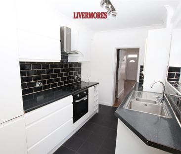 3 bedroom Terraced House to let - Photo 2