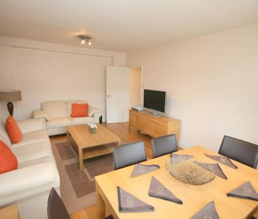 2 bedroom flat to rent - Photo 2