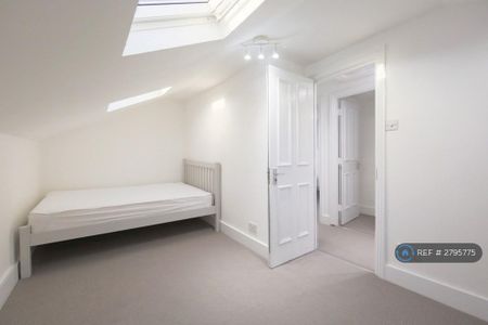 4 bedroom flat to rent - Photo 5