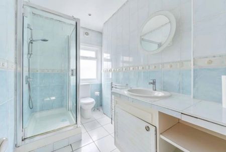 3 Bed Terraced House, Liberty Avenue, SW19 - Photo 3