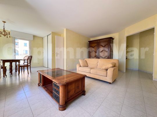 Location Appartement 4 pièces 81m² SANARY SUR MER 83110 - Photo 1