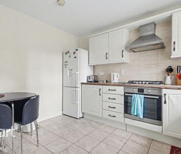 3 bedroom semi-detached house to rent - Photo 5