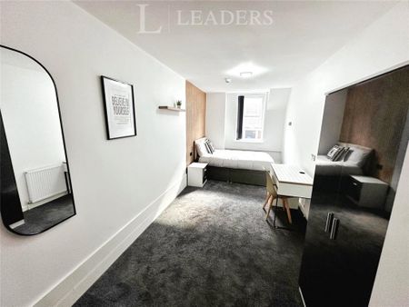 7 bedroom flat to rent - Photo 5