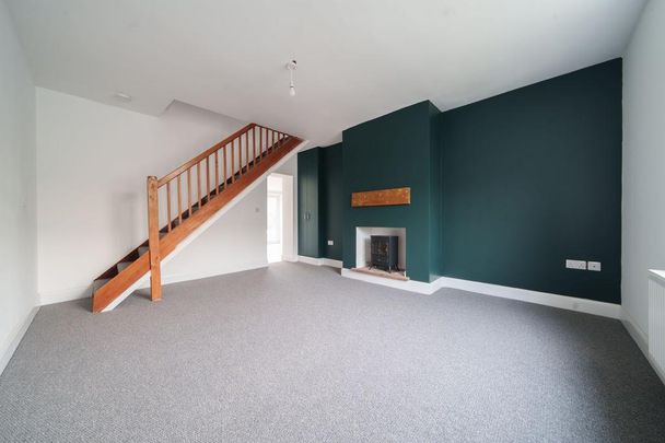 4 bedroom semi-detached house to rent - Photo 1