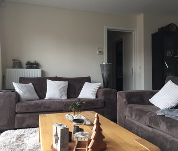 Gelijkvloers appartement met 3 slaapkamers en tuin met bijhorende g... - Photo 1
