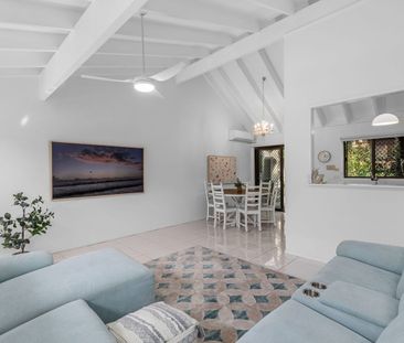 Modern Single Level Villa in a Prime Location - Photo 2