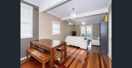 Modern Family Home - Photo 5