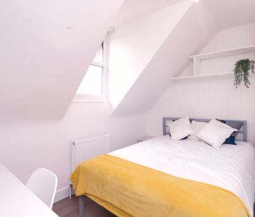 1 bedroom in a house share to rent - Photo 2