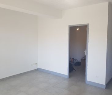 STUDIO AVEC CHAMBRE SALON DE PROVENCE - Photo 3