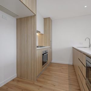 Modern affordable 1 bedroom unit 25% below market rent - Photo 2