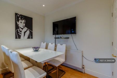 4 bedroom terraced house to rent - Photo 3