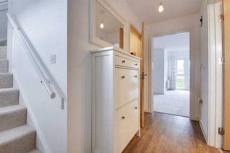 3 bedroom semi-detached house to rent - Photo 4