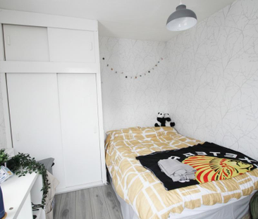 4 bedroom end of terrace house to rent - Photo 6