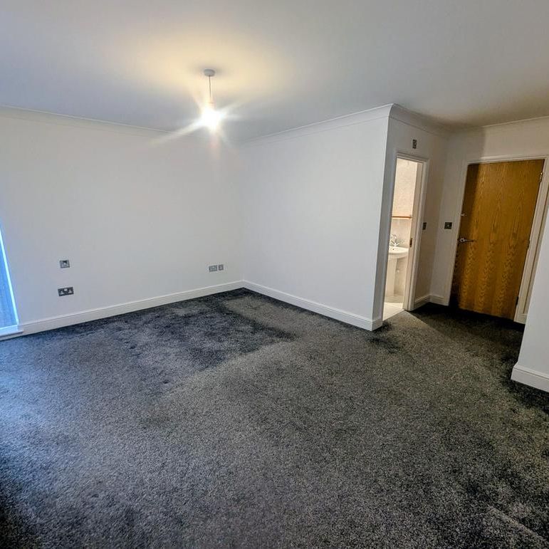 4 bedroom semi-detached house to rent - Photo 1