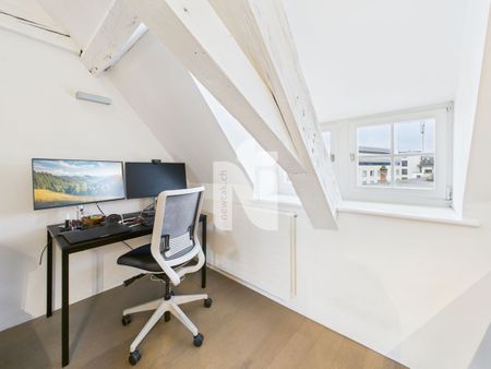 Grosszügige, möblierte 2.5-Zimmer-Maisonette-Wohnung in zentraler Lage beim Spalentor - Photo 3