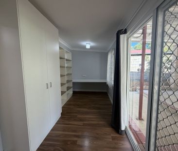 Spacious Family Home + Separate Studio Bedroom - Photo 6