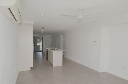 STYLISH TWO-BEDROOM RESIDENCE IN POPULAR ESTATE! - Photo 5