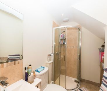 1 bedroom mews to rent - Photo 5