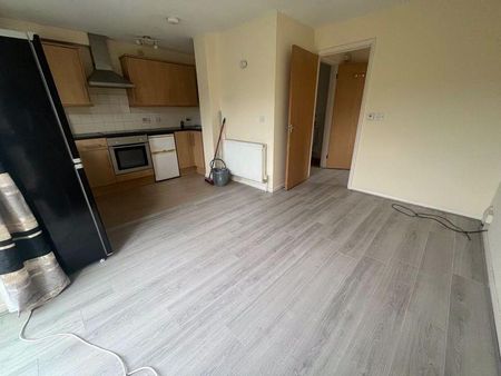 1 bedroom ground floor flat to rent - Photo 4