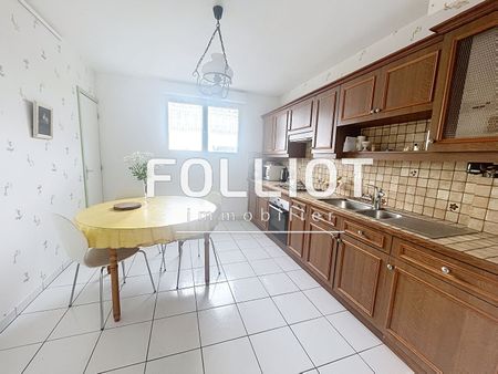 Grand T3 - Centre de Fougères - 3ème étage - Parking & cave- Réf. 2528CV - Photo 2