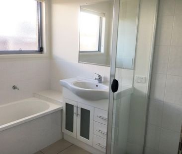 FAMILY HOME IN BEACONSFIELD HEIGHTS - Photo 4