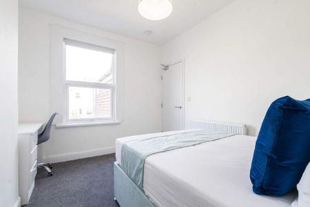 4 bedroom terraced house to rent - Photo 4