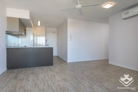 Modern 2 Bedroom 1 Bathroom Apartment! Secure! - Photo 2