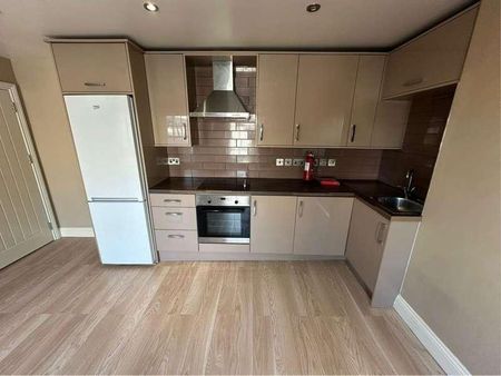 Slough, Berkshire, SL1 - Photo 3