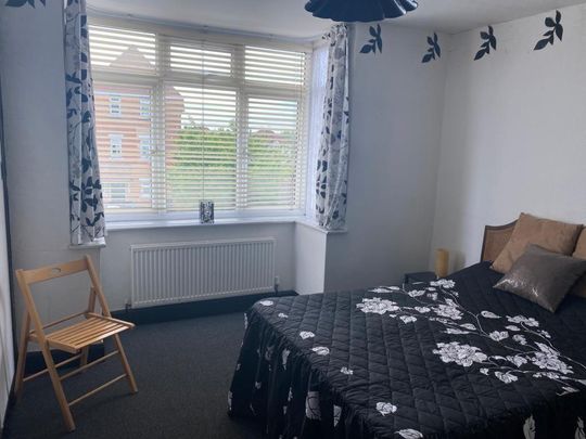 1 bedroom in a house share to rent - Photo 1