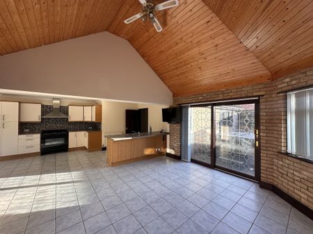 Bernards Close, Bury St. Edmunds, West Row - Photo 5