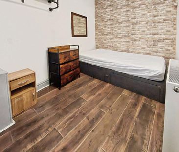 4 bedroom end of terrace house to rent - Photo 3