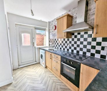 2 bedroom semi-detached house to rent - Photo 5