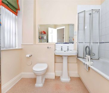 Charming one bedroom duplex apartment with communal garden - Photo 4