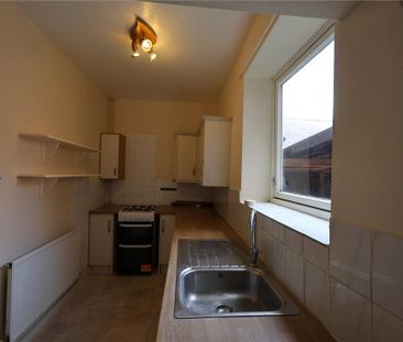 2 bedroom semi-detached house to rent - Photo 5