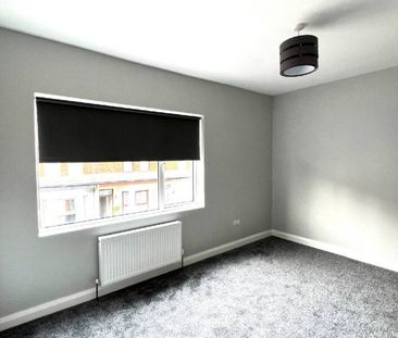 Partly Furnished 2 Bedroom Terrace - Photo 2