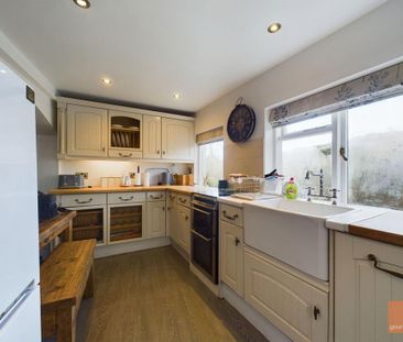 2 bedroom end of terrace house to rent - Photo 1