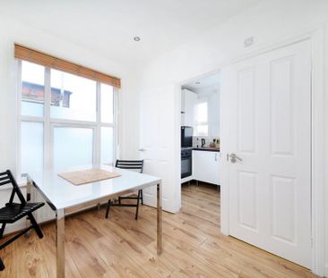 3 bedroom flat to rent - Photo 1