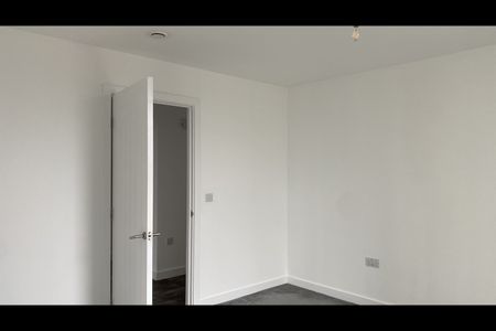 2 Bed Flat, Princess Road, M14 - Photo 2