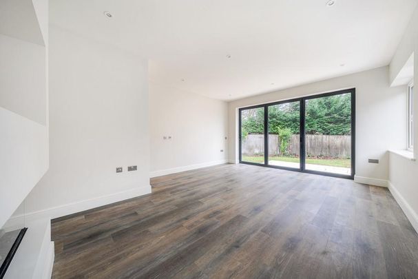 4 bedroom detached bungalow to rent - Photo 1