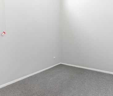 Coastal Convenience - Quiet Top-Floor Living - Photo 4