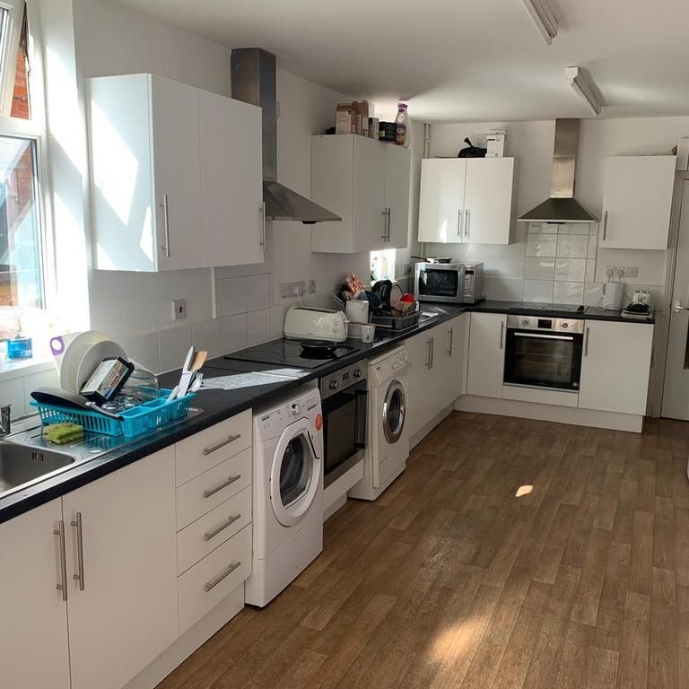 1 bedroom block of apartments to rent - Photo 1