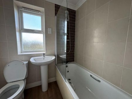 2 bedroom semi-detached house to rent - Photo 3