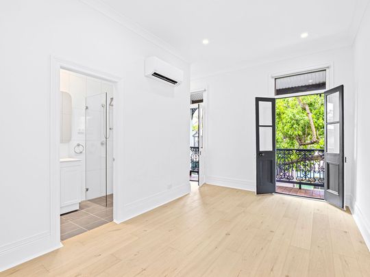 Architect-reinvented terrace with a studio retreat - Photo 1