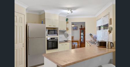 Lowset 4 bedroom home with pool! - Photo 2