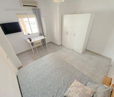 Barriada la Palmilla, Sevilla, Andalusia 41009 - Photo 4