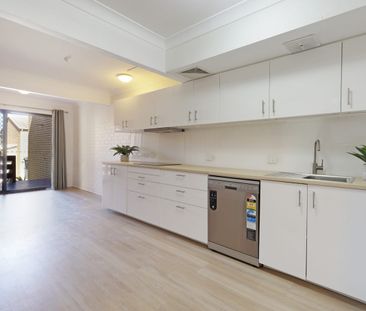 COASTAL TOWNHOUSE LIVING IN SOUGHT-AFTER 'PACIFIC TERRACES' - Photo 4